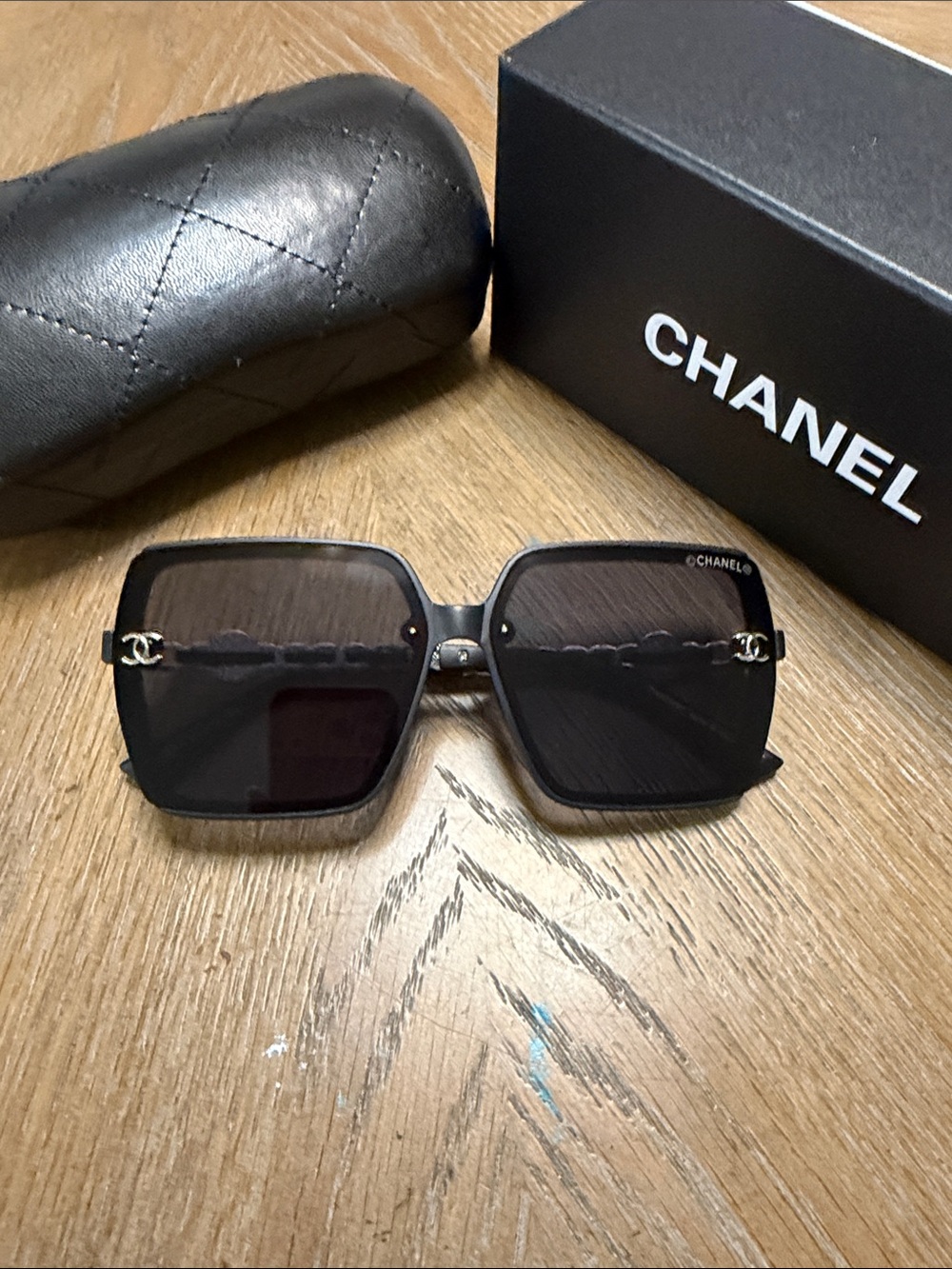 CHANEL Black Square Sunglasses with Silver CC Temples - Picture 4 of 9